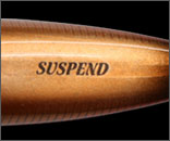 サスペンドモデルにはボディ腹部に「SUSPEND」の刻印が入っています。